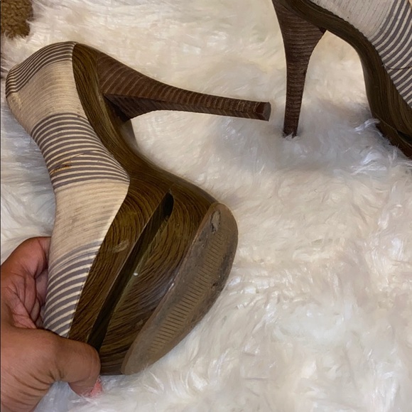 Heels - Picture 3 of 3